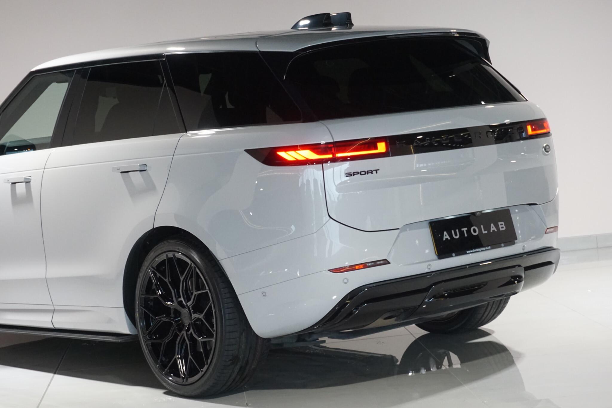 Land Rover Range Rover Sport 3.0 D300 MHEV Dynamic SE SUV 5dr Diesel Auto 4WD Euro 6 (s/s) (300 ps)